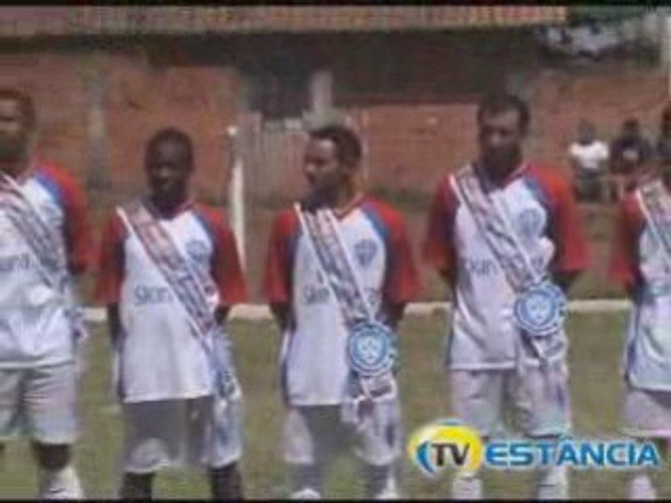 Campeão perde para campeão