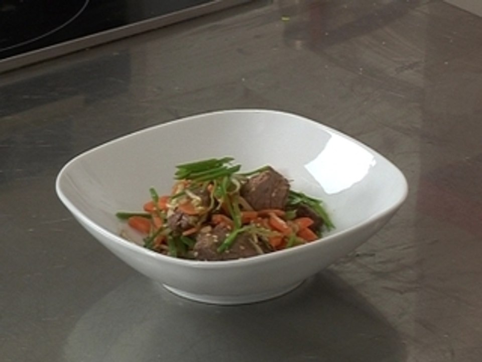 Wok de boeuf au sésame et légumes de saison