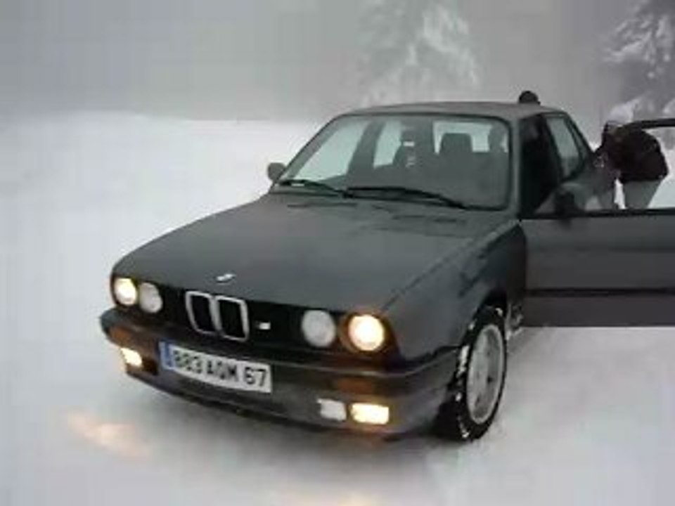 bmw e30 dans la neige....mdr