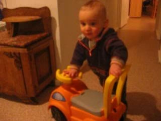 Lylian apprend à marcher