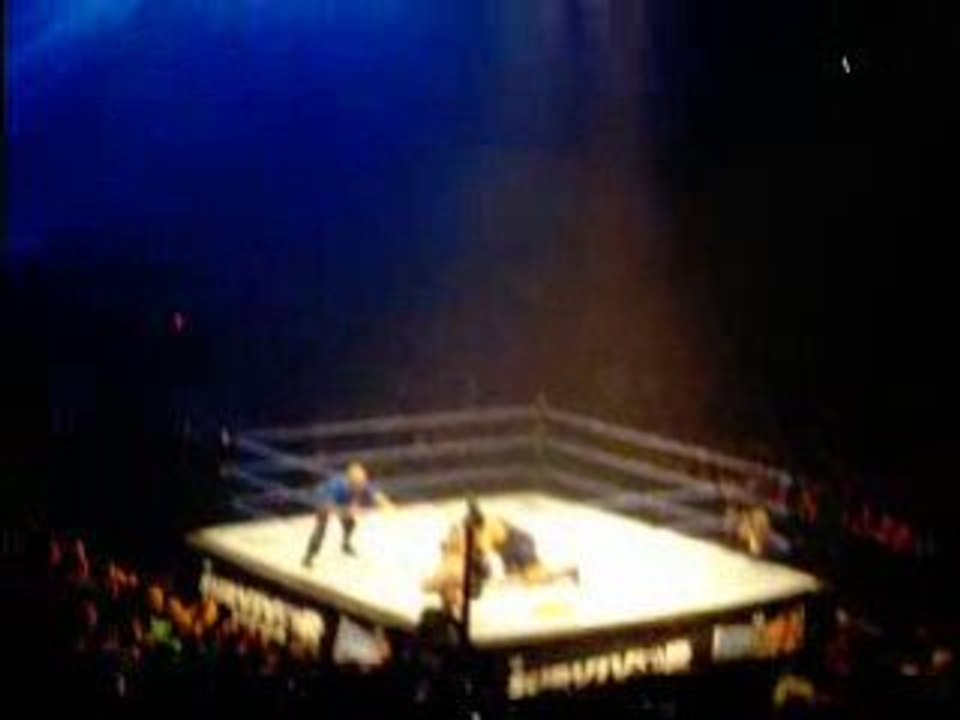 The Undertaker Vs The Big Show (No DQ Match) 10