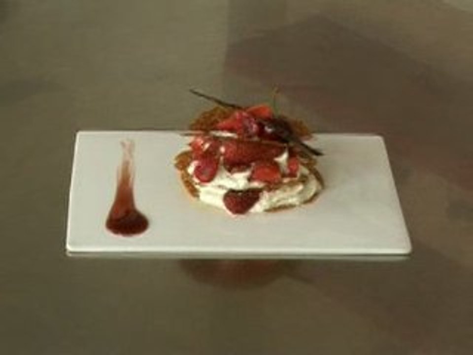 Mille-feuilles de tuiles dentelles aux fruits roug