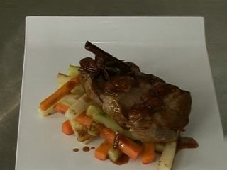 Magret de canard laqué et mikado de légumes