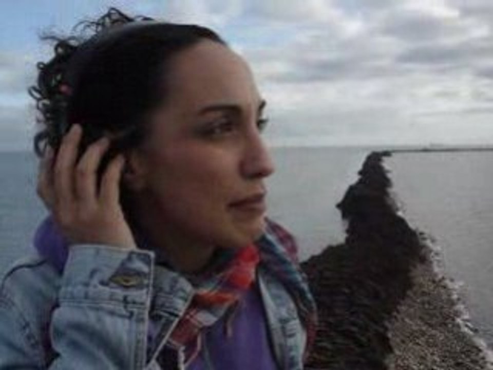 Laura López Castro listen to Samon Kawamura's Album 'Unfold'