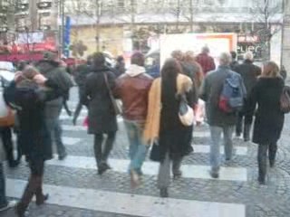 flashmob phenomenes sur les champs elysées