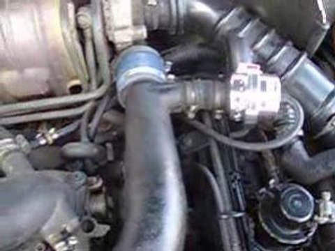 r25 vue moteur v6 turbo 182 ch