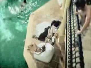 Bombe dans la piscine pub de bière