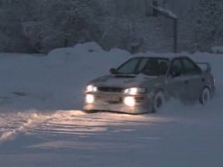 subaru gt turbo drift sur neige !!!