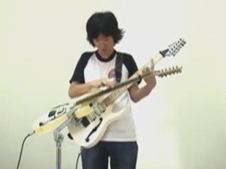 1 GUY 2 GUITARS SIMPSONS THEME SONG AMAZING!