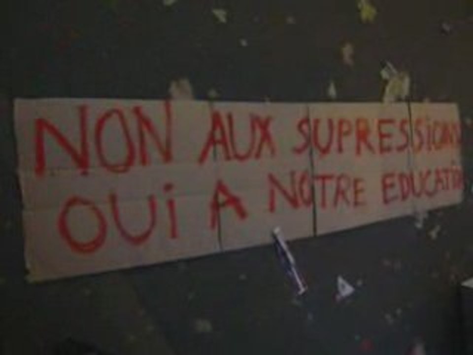 BLOCUS contre la loi Darcos au Lycée Carnot !