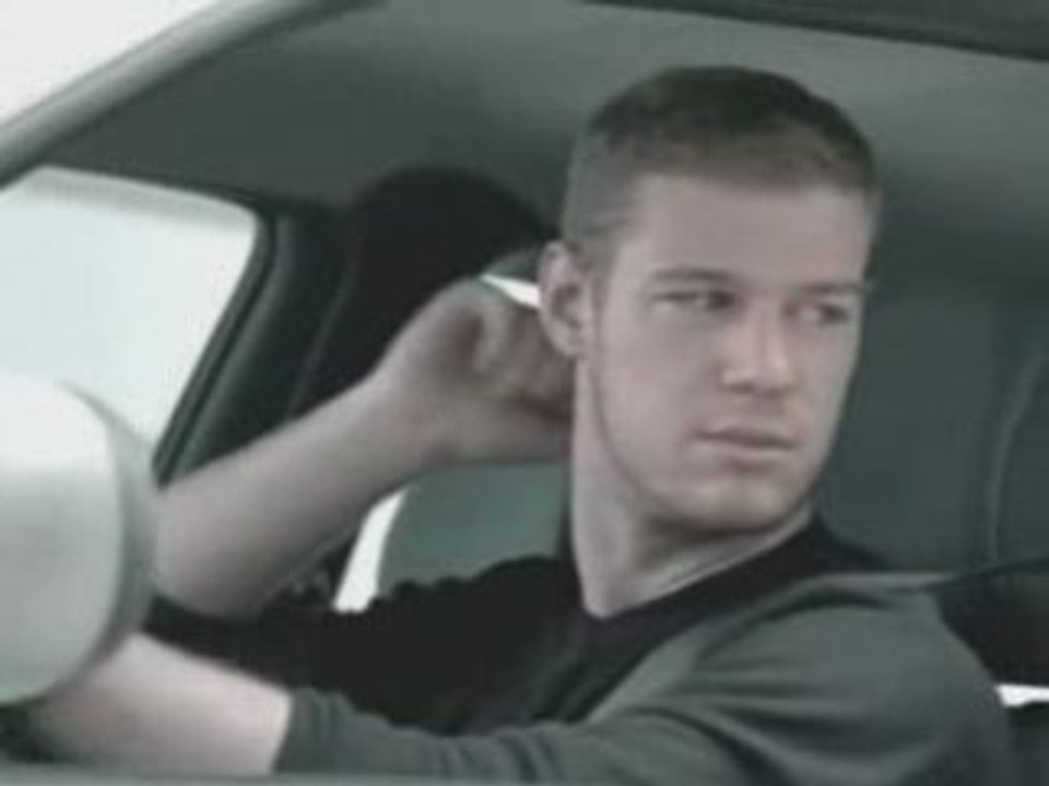 Pub Gay : Clio "The Cop"