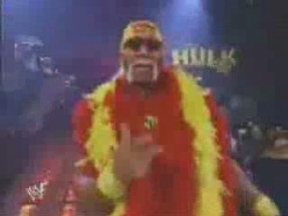 Hulk Hogan comes back to Smackdown