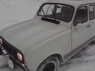 Travers avec ma 4L dans la neige