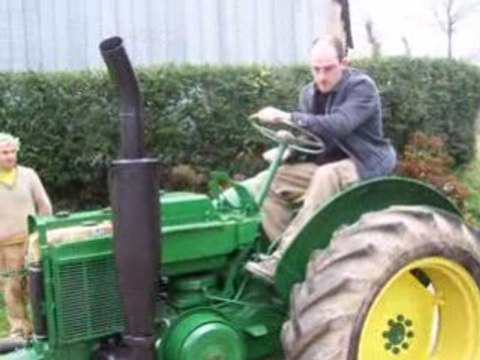 nico sur le tracteur a fanch