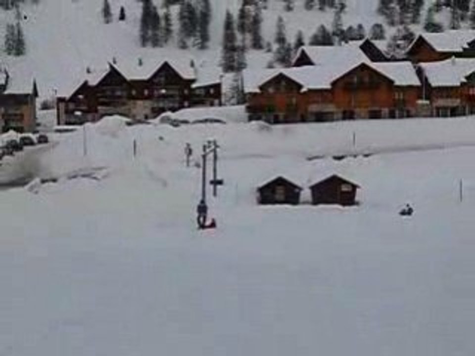 enza fait de la luge avec papa