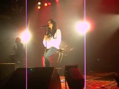 Jenifer chante Portrait d'une femme heureuse à Albert