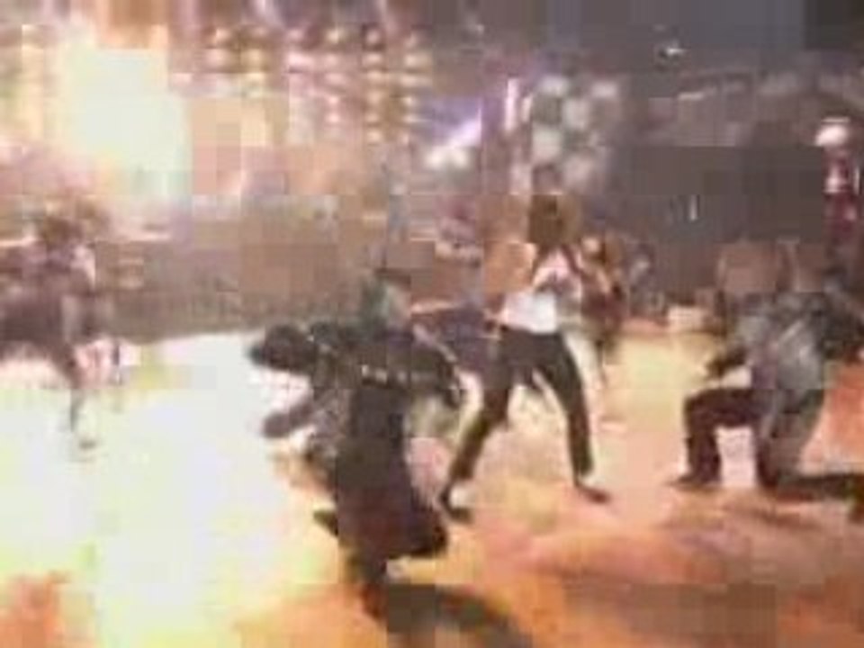 Miley Cyrus - Fly on the wall