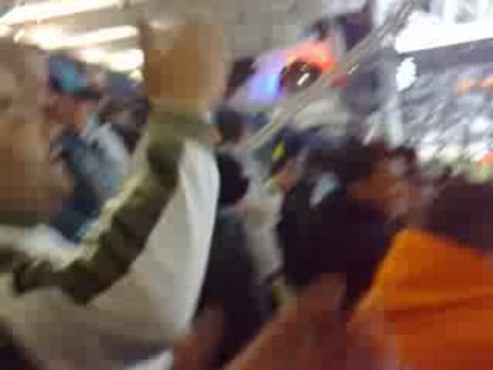 Lyon om (parcage om) la mascotte est une salope