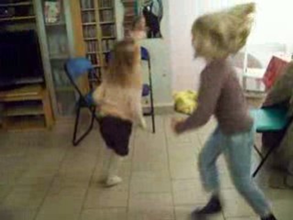 marion et charlotte dansent
