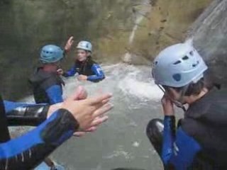 Télécharger la video: Canyoning au rio sourd Drôme Vercors