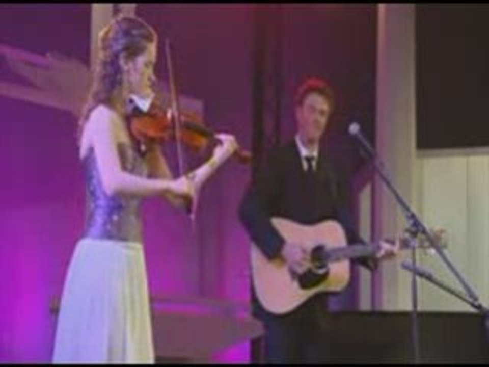 Hilary HAHN and Josh RITTER. Play Girl in the War .