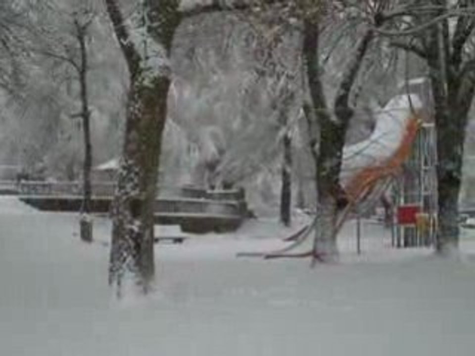 Jeux d'enfants sous la neige