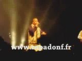 Rohff resoi une bouteille par un mec a son concert