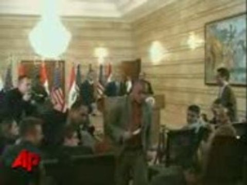 Bush pris dans un attentas à la chaussure