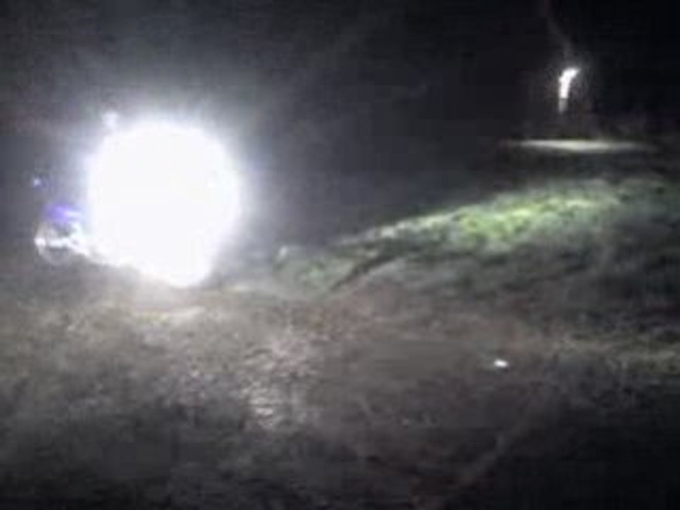 moto qui fait des flamme