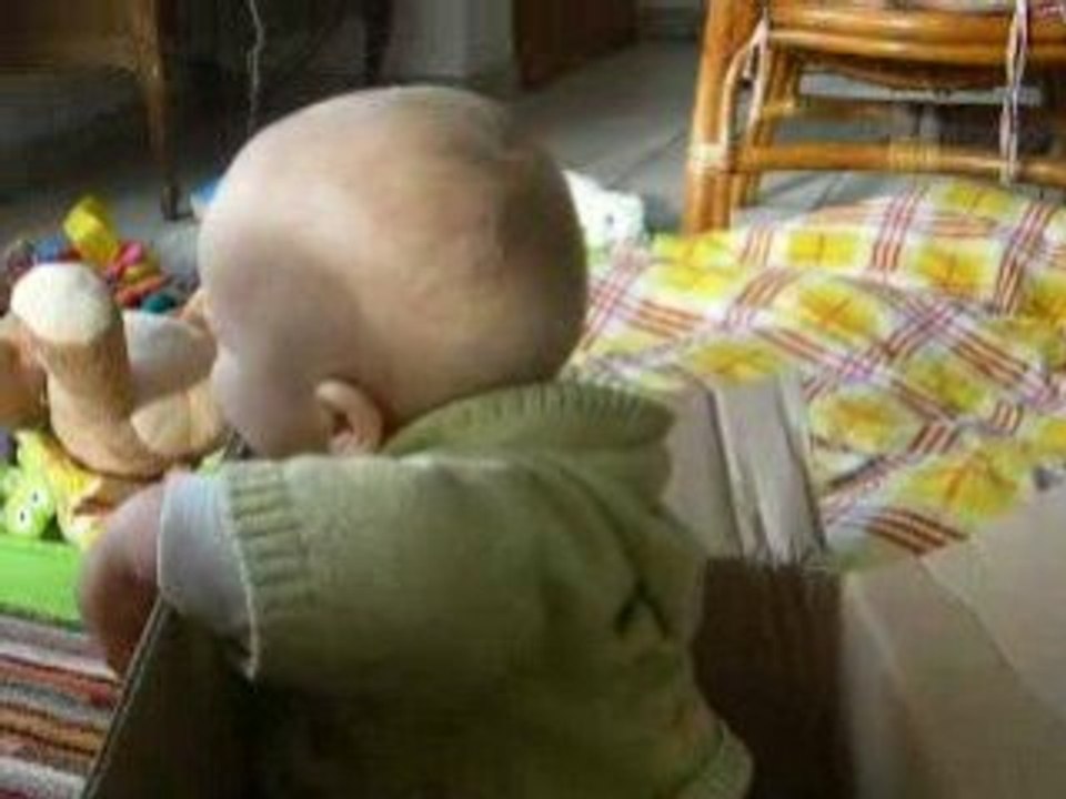 Gabriel et sa boîte en carton
