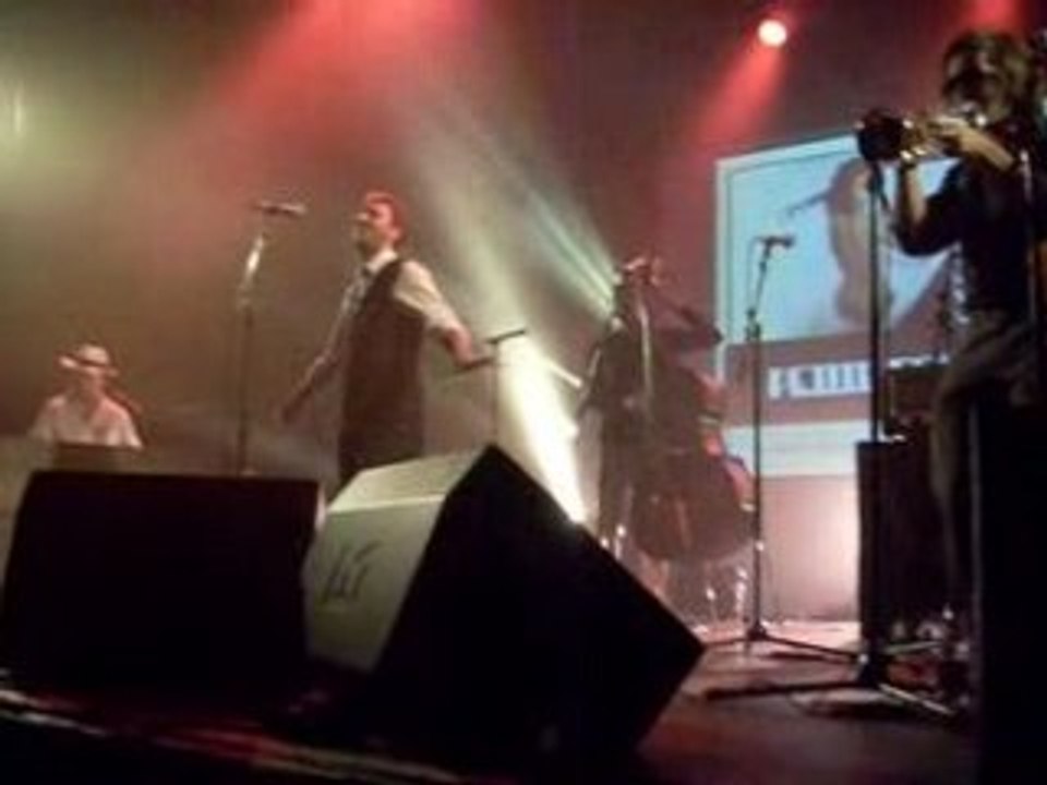 Sam à la coopérative de Mai