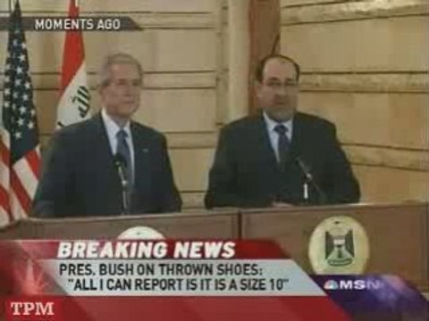 Bush évite un lancer de chaussures