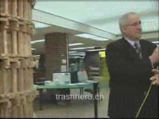 ENAS VLAKAS DIMOSIOGRAFOS