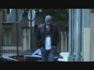 Aki - Un pied dans la street