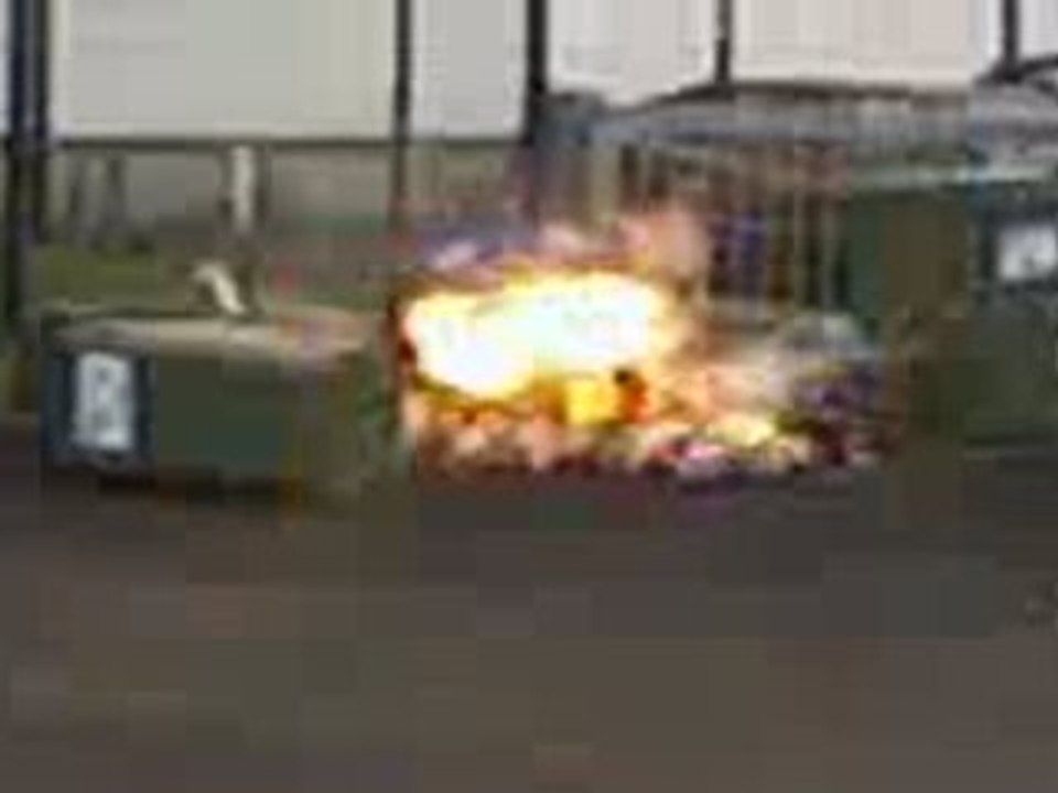 Bombe de déo dans le feu