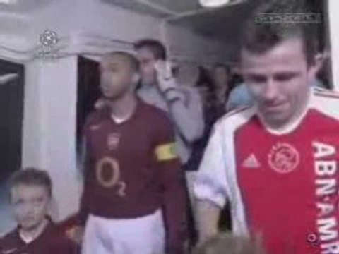 Thierry Henry tjrs un enfant