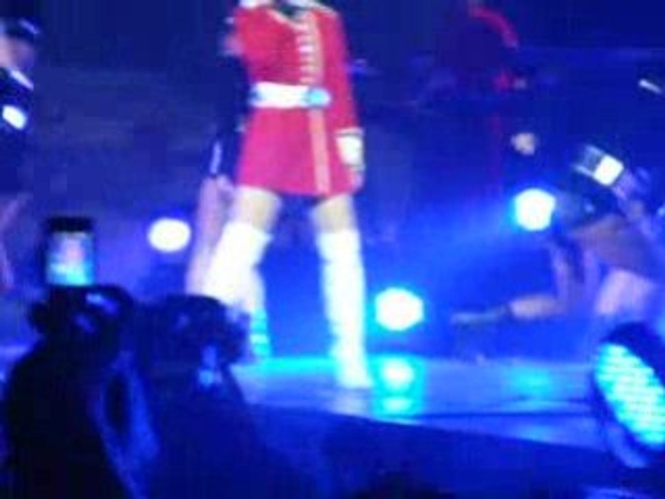 Concert Lorie Marseille. LE TOUR 2LOR. Avance encore