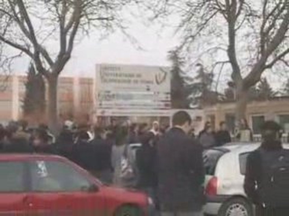 Nîmes : Blocus de l'IUT, NON au LRU !