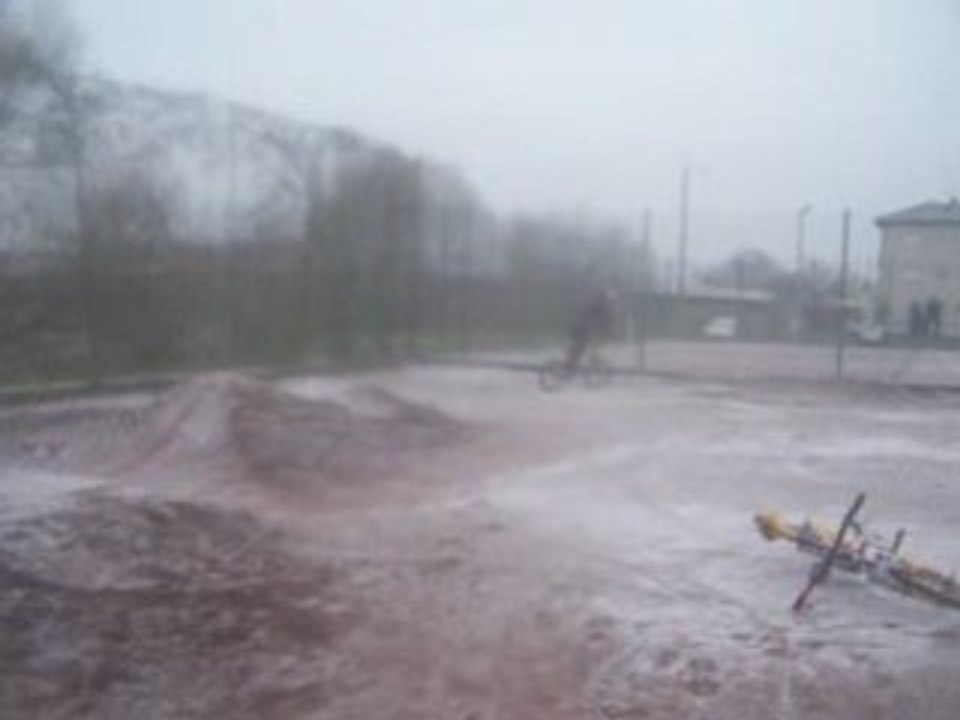 terrain de velos a pont saint vincent