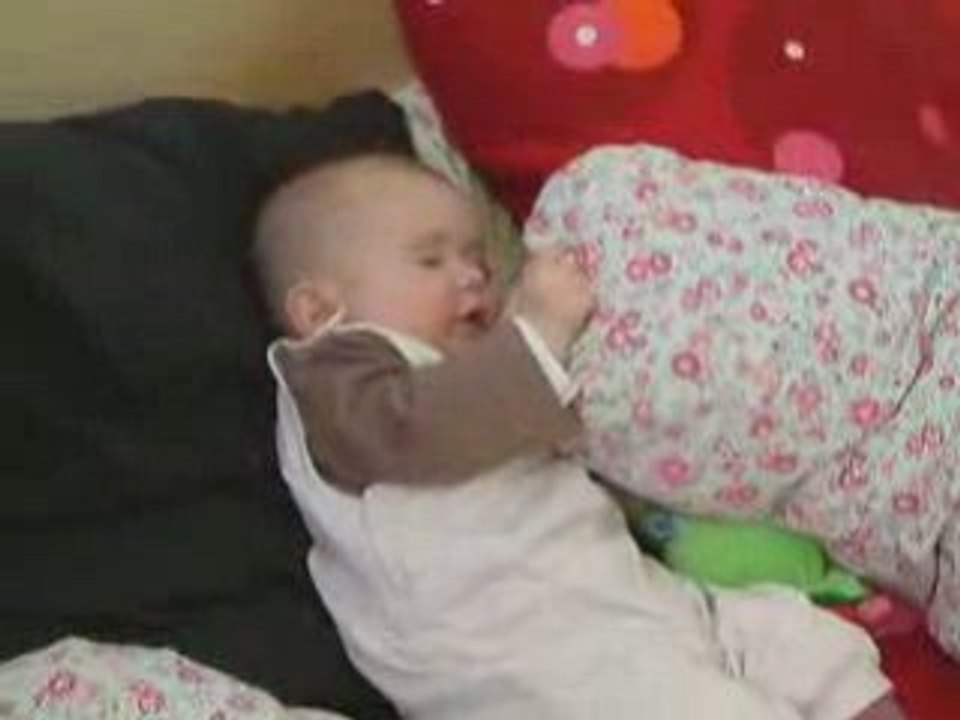 Petite Loulou et son coussin d'allaitement