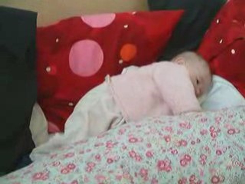 Petite Loulou a trouvé un truc