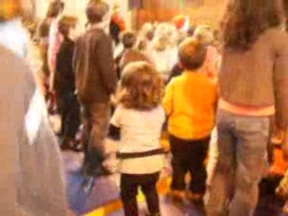 Emma danse au spectacle de noel