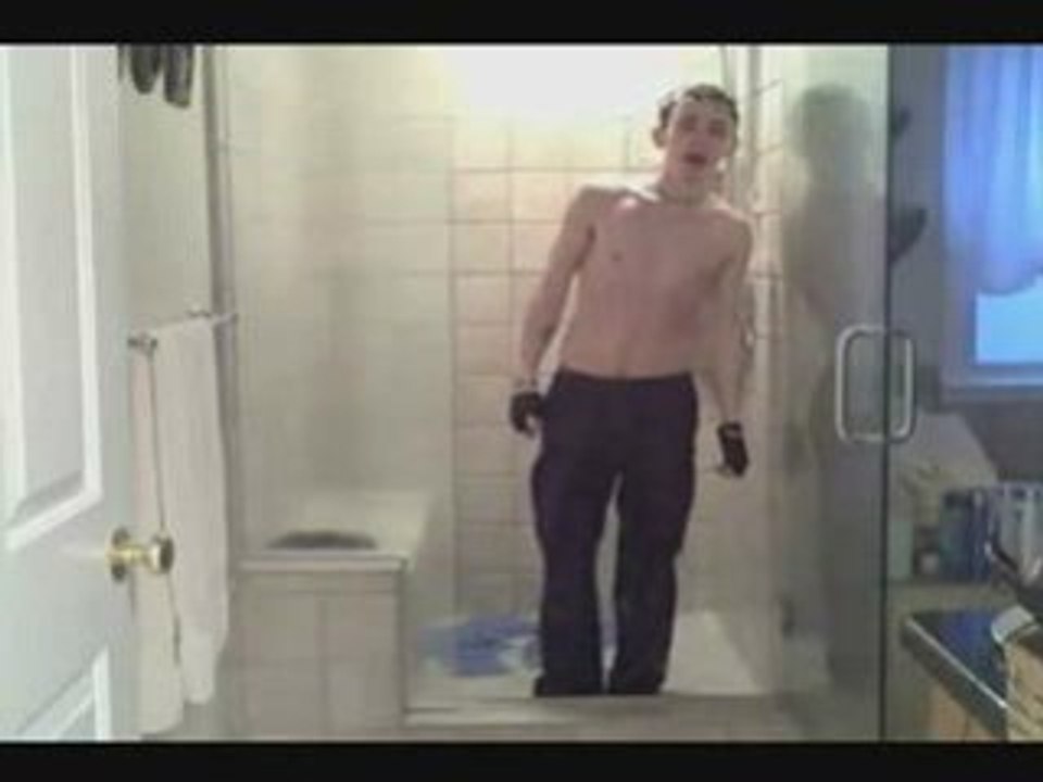 Régis sous la douche