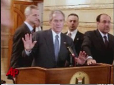 Angry Iraqi Throws Shoes at President Bush in Baghdad