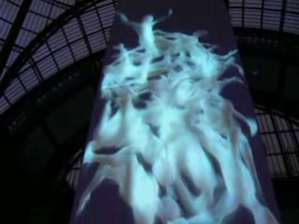 Dans la nuit, des images