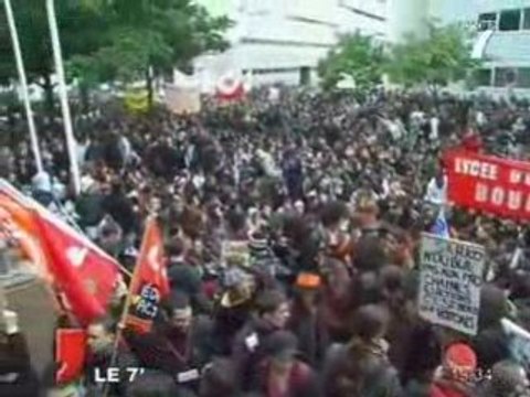Nantes : 5000 lycéens battent le pavé contre Darcos
