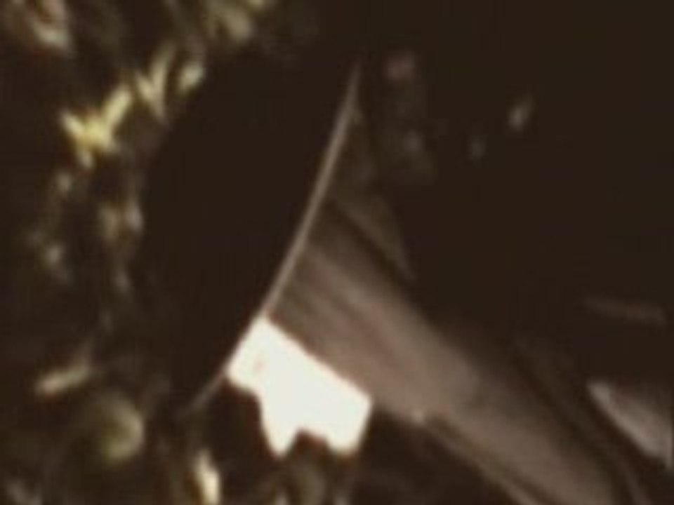 Nantes : Burning Faust pakt II - clip surréaliste (2002)
