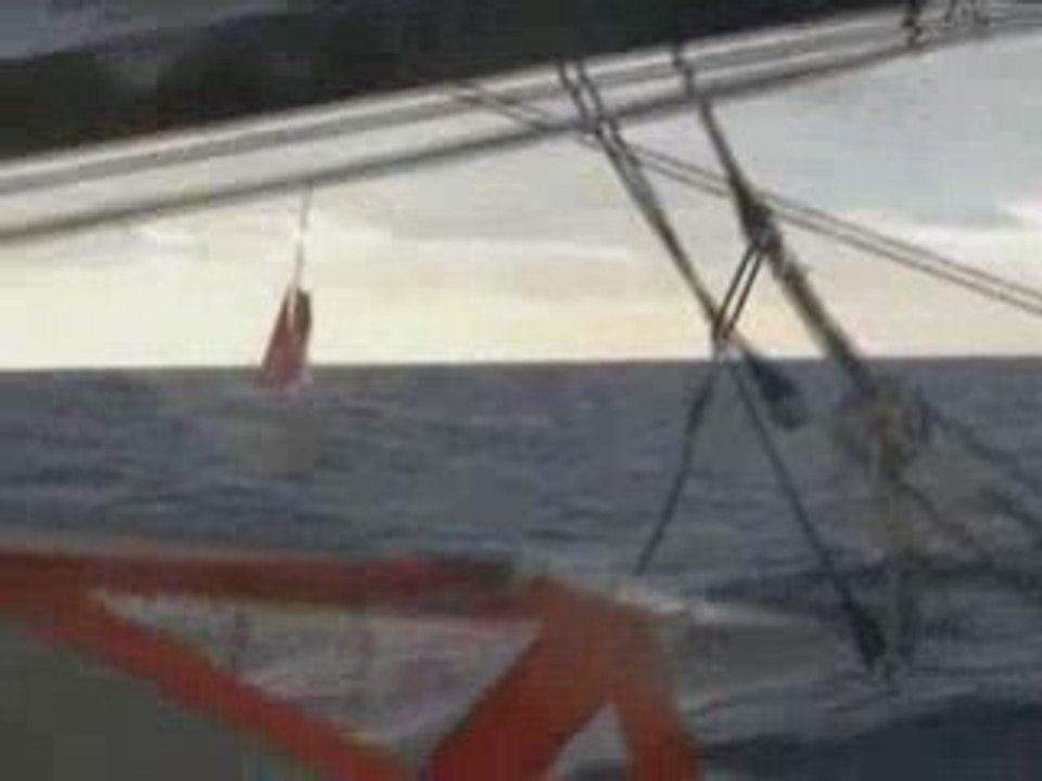 Vendée Globe : Marc Guillemot bord à bord avec Yann Éliès