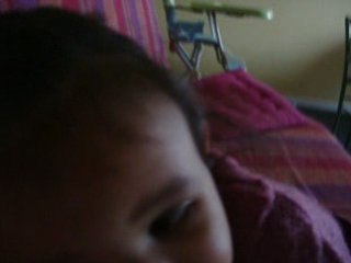 Emma chante petit papa Noël le 10/12/08