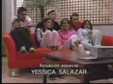 Rebelde - Los chavos y las chavas viendo pelicula